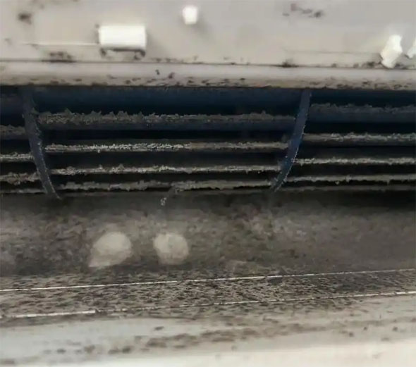 无极空调吹的风有股烧焦味是怎么回事